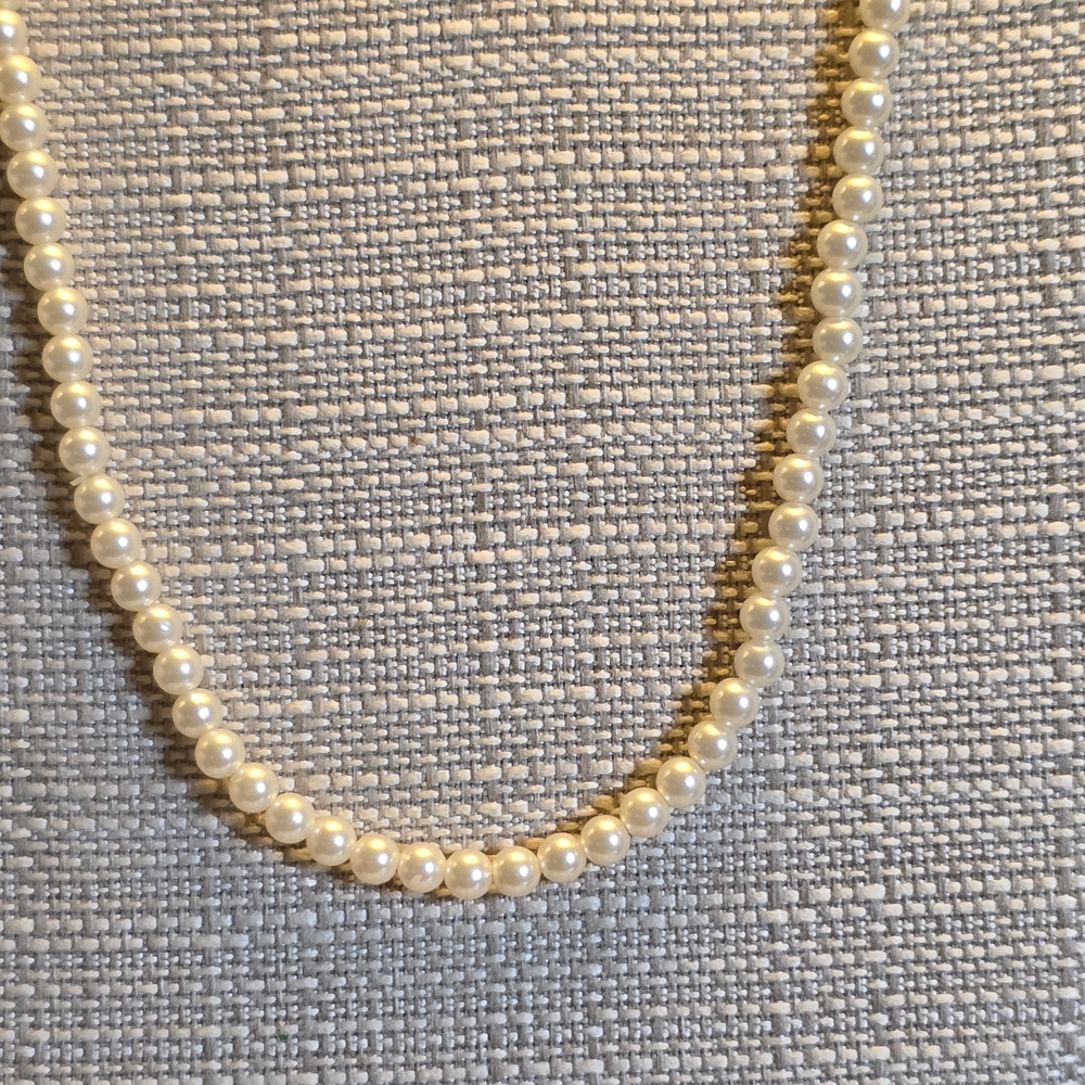 Faux Pearl Stretch Necklace